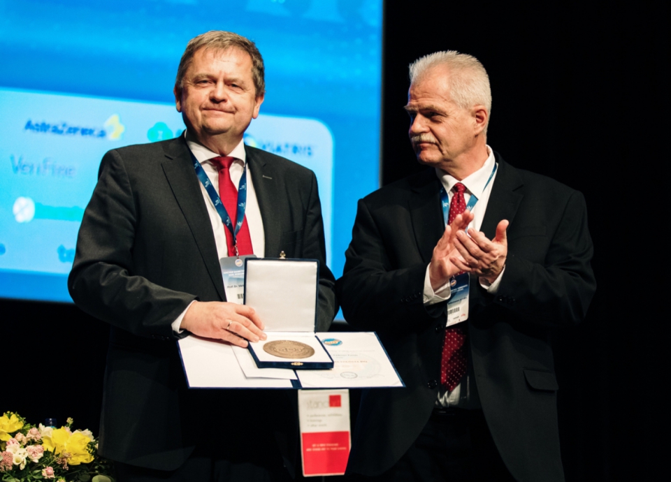 Munkatársunk, prof. dr. Várkonyi Tamás kitüntetése a diabetes kongresszuson!
