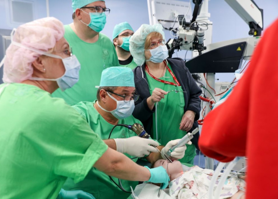 Világszínvonalú műtéttel mentették meg a csecsemőt Szegeden